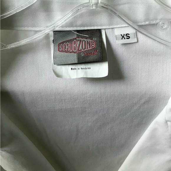 SCRUBZONE UNISEX 3-POCKETS LAB COAT - WHITE - SIZE XS - Picture 7 of 8